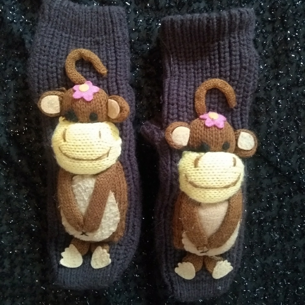 Free with bundle of 3 or more!??Cute Monkey socks